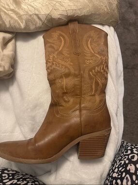 Women’s Tan Western Block-Heel Mid-Calf Boot